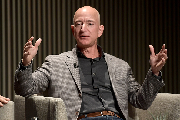 Jeff Bezos Challenges Rivals to Match Amazon’s $15 Minimum Wage